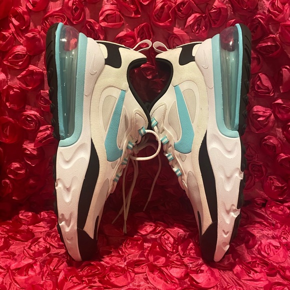 Women's Nike Air Max 270 React Shoes - Picture 3 of 10